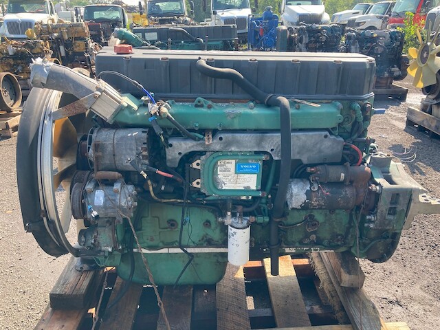 2005 Volvo VED12D 365hp Diesel Engine with EGR Emissions